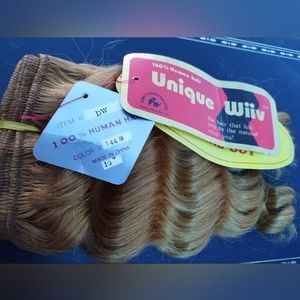 Wavy blonde hair extensions